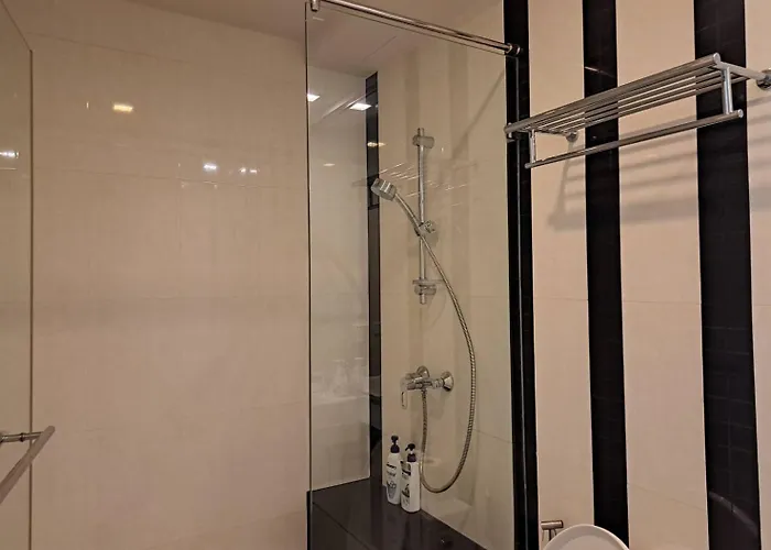 1 Bedroom In Sukhumvit Cbd 5 Min To Bts Phromphong Bangkok