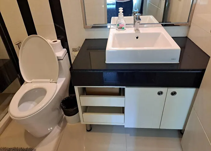 1 Bedroom In Sukhumvit Cbd 5 Min To Bts Phromphong Bangkok